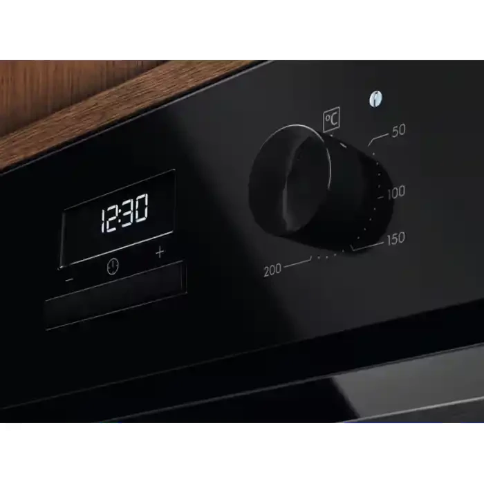 Ugradna rerna Electrolux LOH3H00BK slika 1